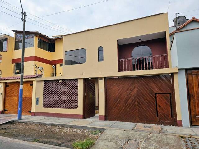#812 - Casa para Venta en Lima - LIM - 1